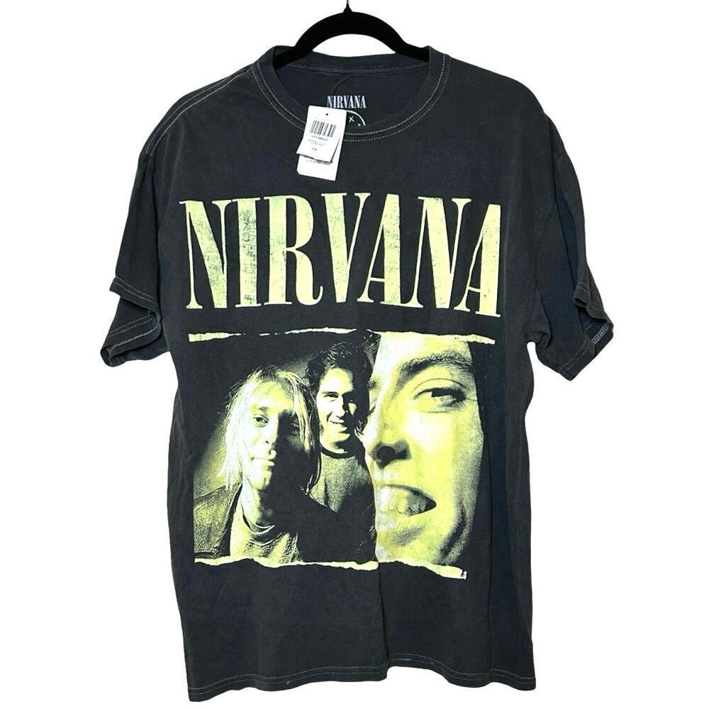 NWT Hot Topic Men’s Nirvana Torn Edge Graphic T-Shirt Size Large
